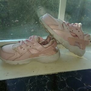 Pink Nike Harraches